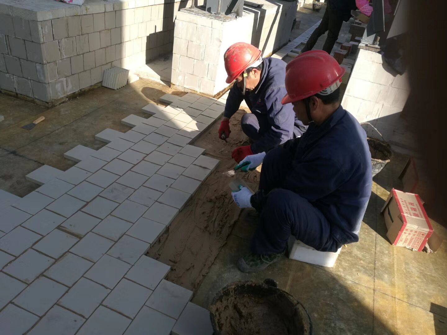 耐酸磚施工現(xiàn)場圖 耐酸磚施工現(xiàn)場圖